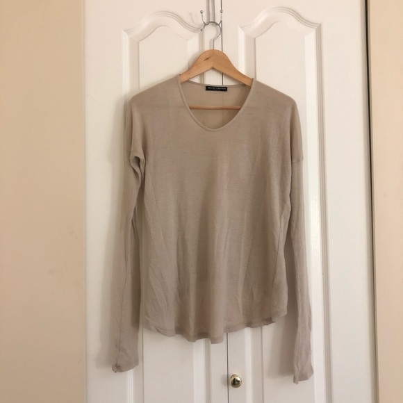 Brandy Melville Cream Sweater - Picture 1 of 4
